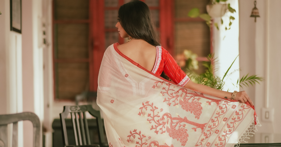 Laal Paar Sada Saree