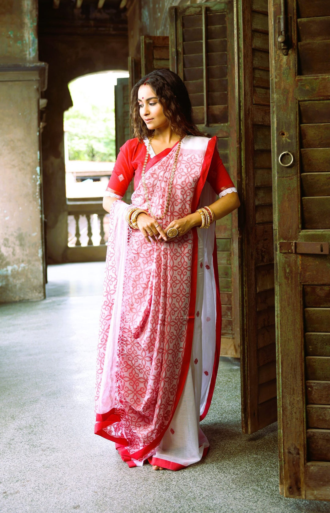 Dhunuchi Nach Lal Sada Jamdani Saree