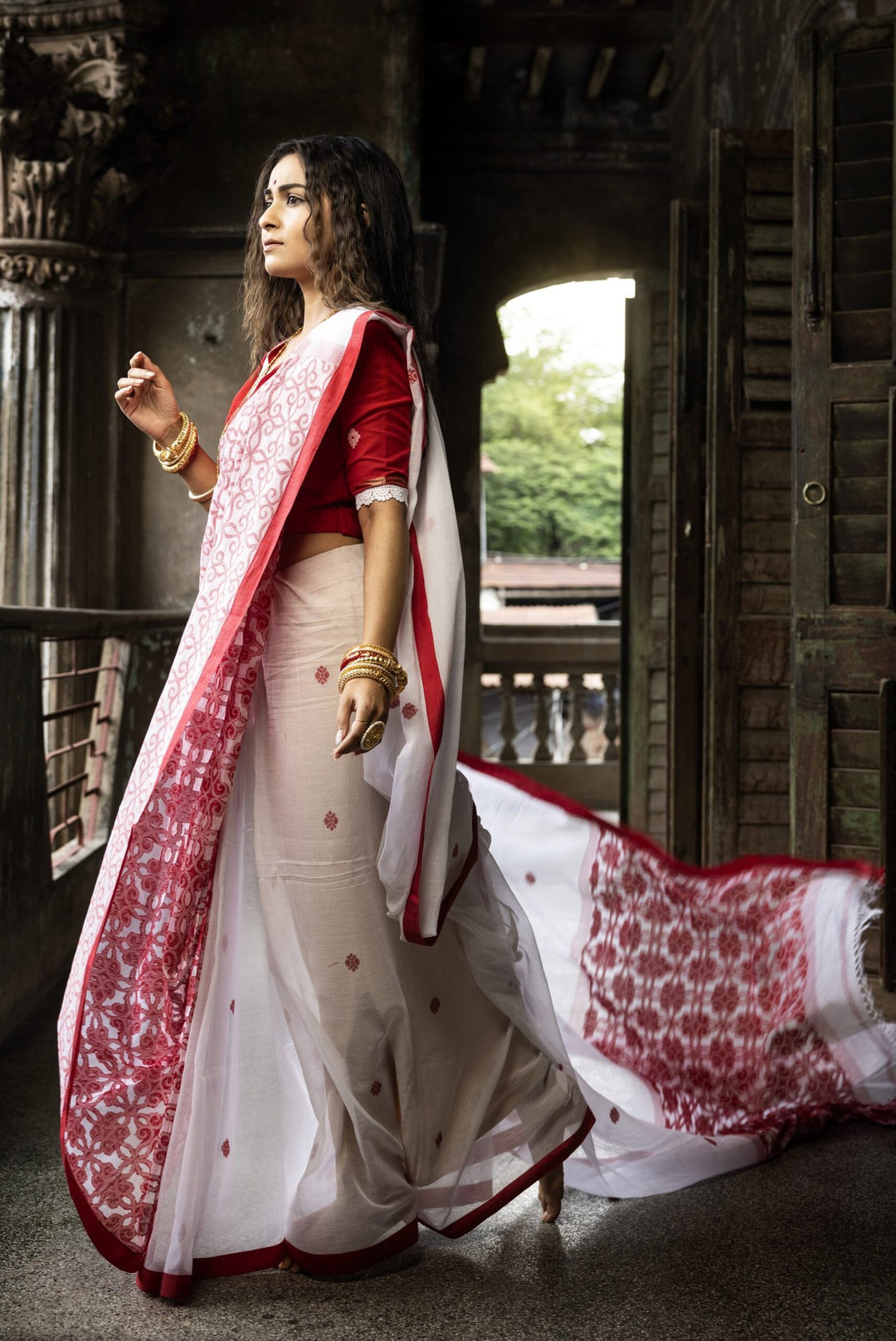 Dhunuchi Nach Lal Sada Jamdani Saree