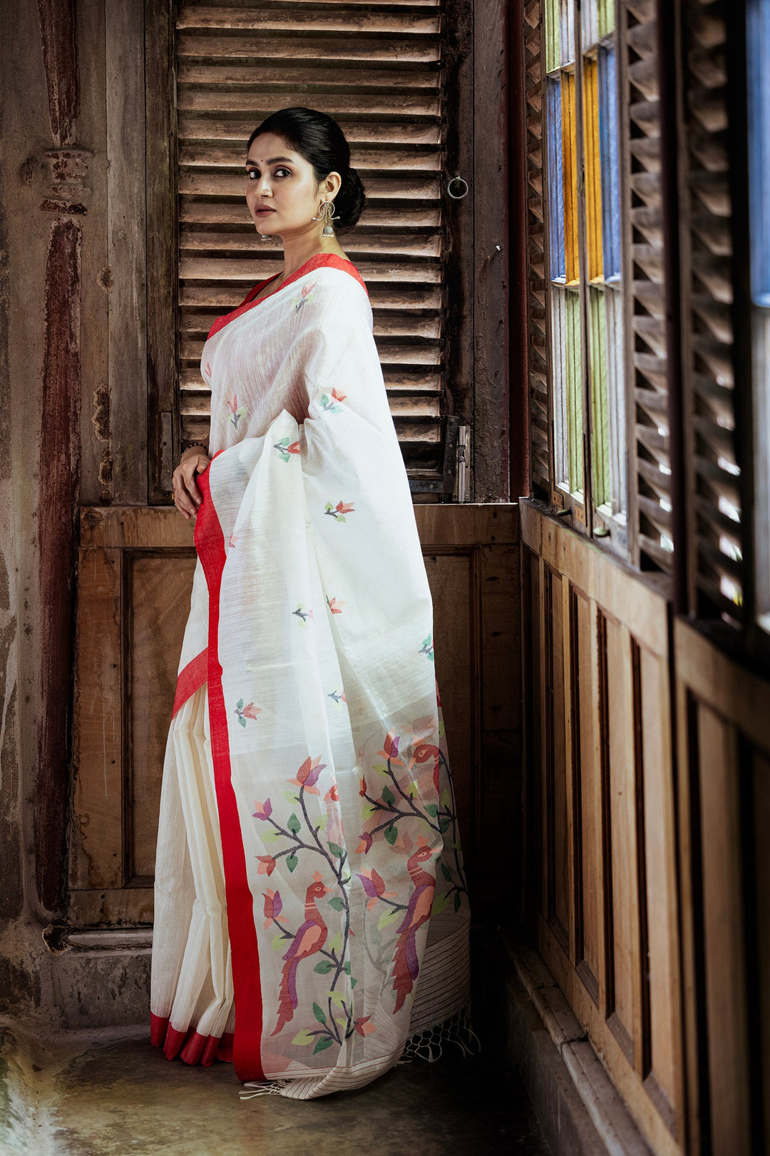 Lal Sada Mayur Matka Jamdani Saree