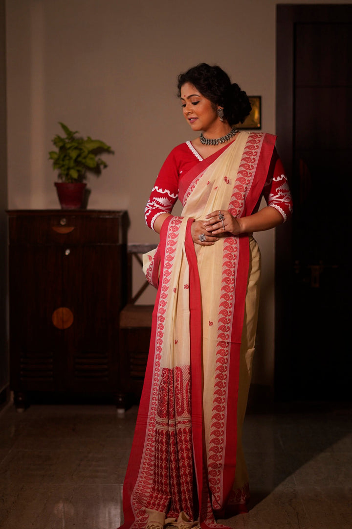 Doodh e Alta Handloom Cotton Jamdani Saree