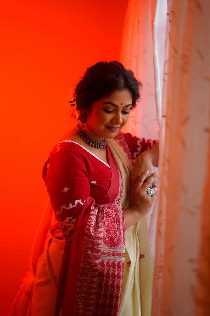 Doodh e Alta Handloom Cotton Jamdani Saree