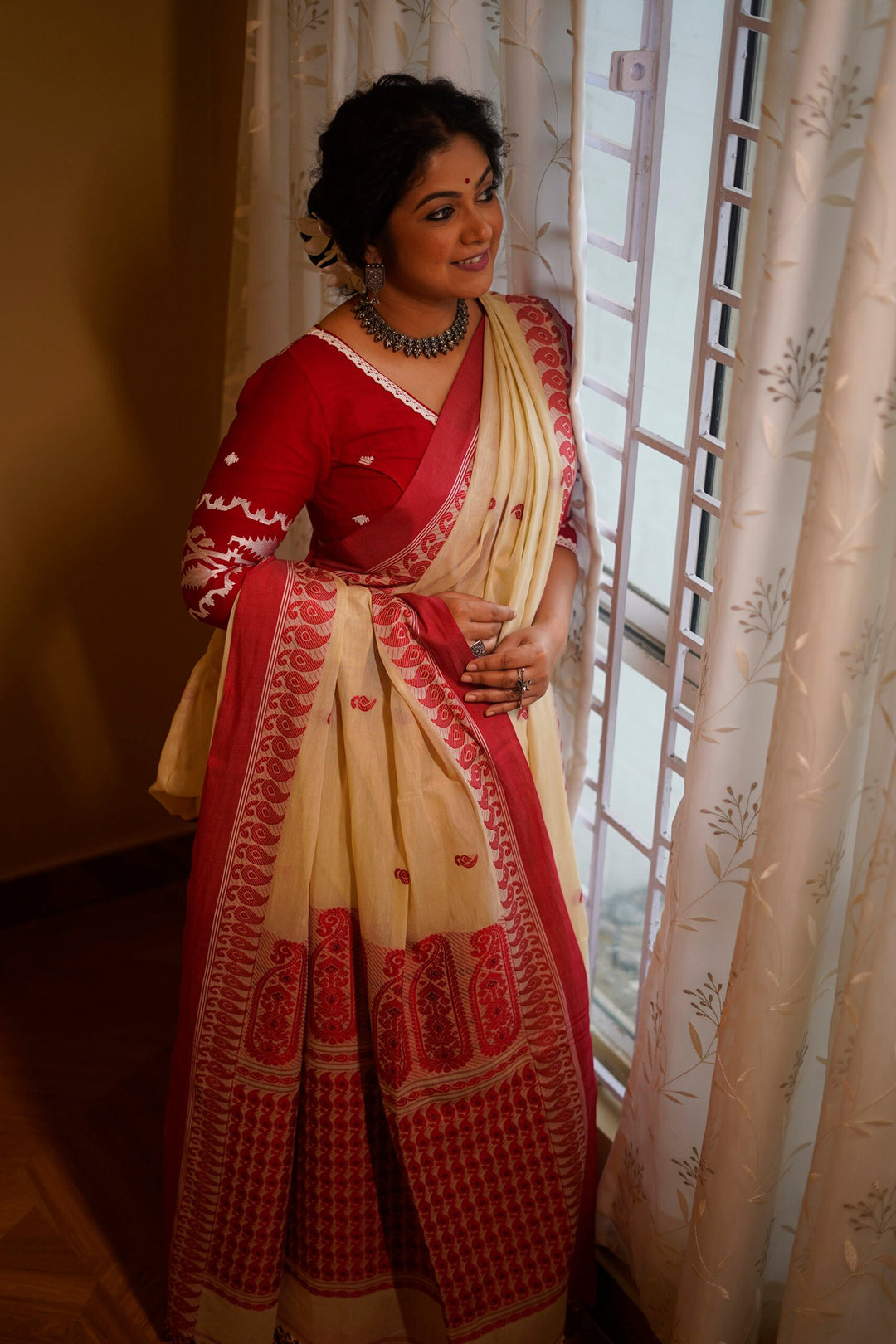 Doodh e Alta Handloom Cotton Jamdani Saree