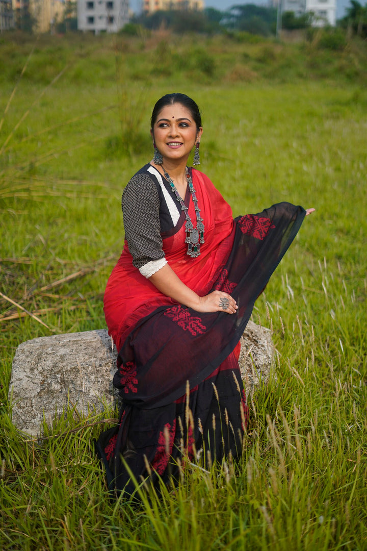 Red Winger Black Bird Mahapar Jamdani Saree