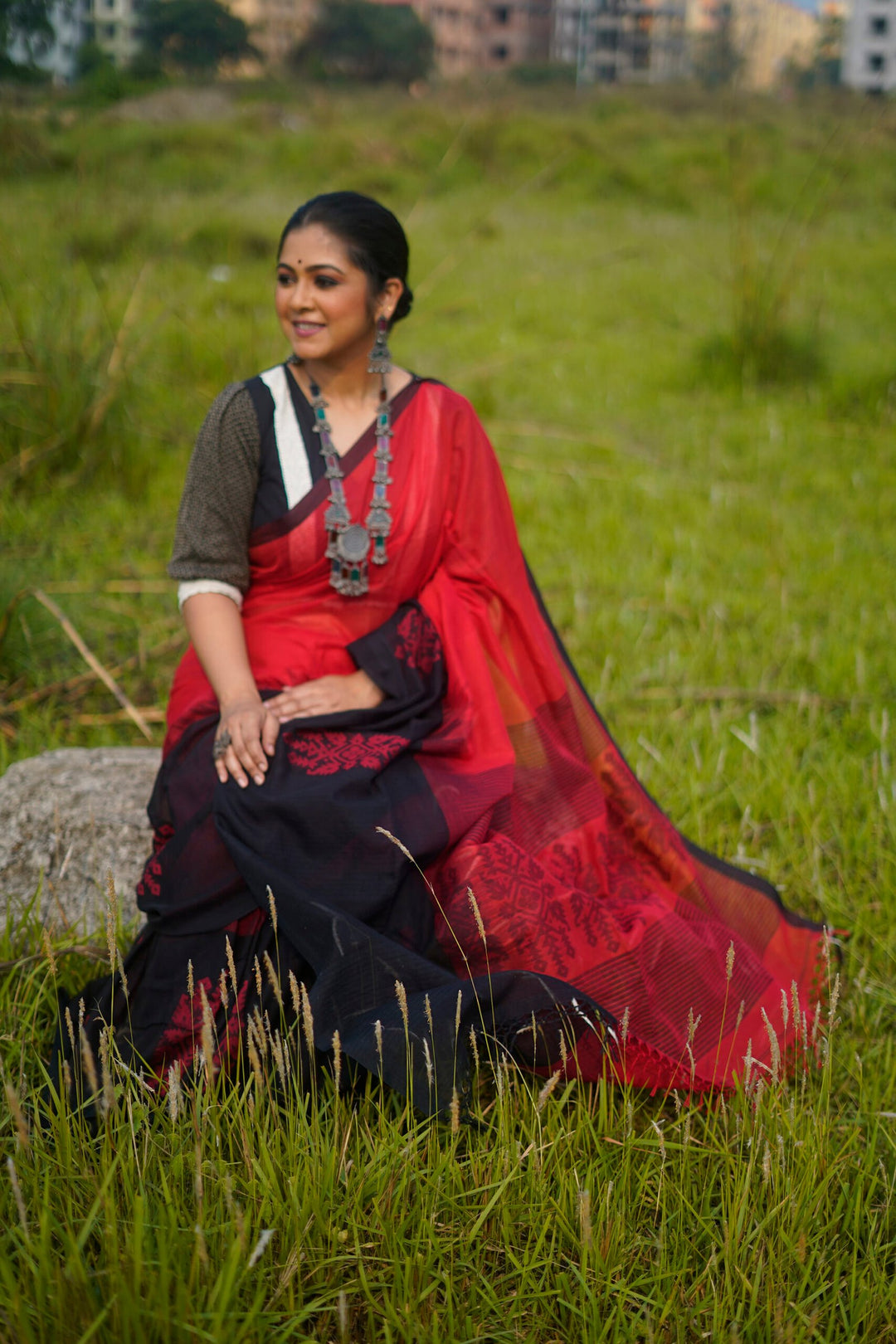 Red Winger Black Bird Mahapar Jamdani Saree