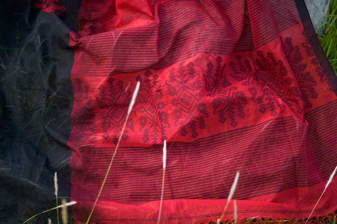 Red Winger Black Bird Mahapar Jamdani Saree