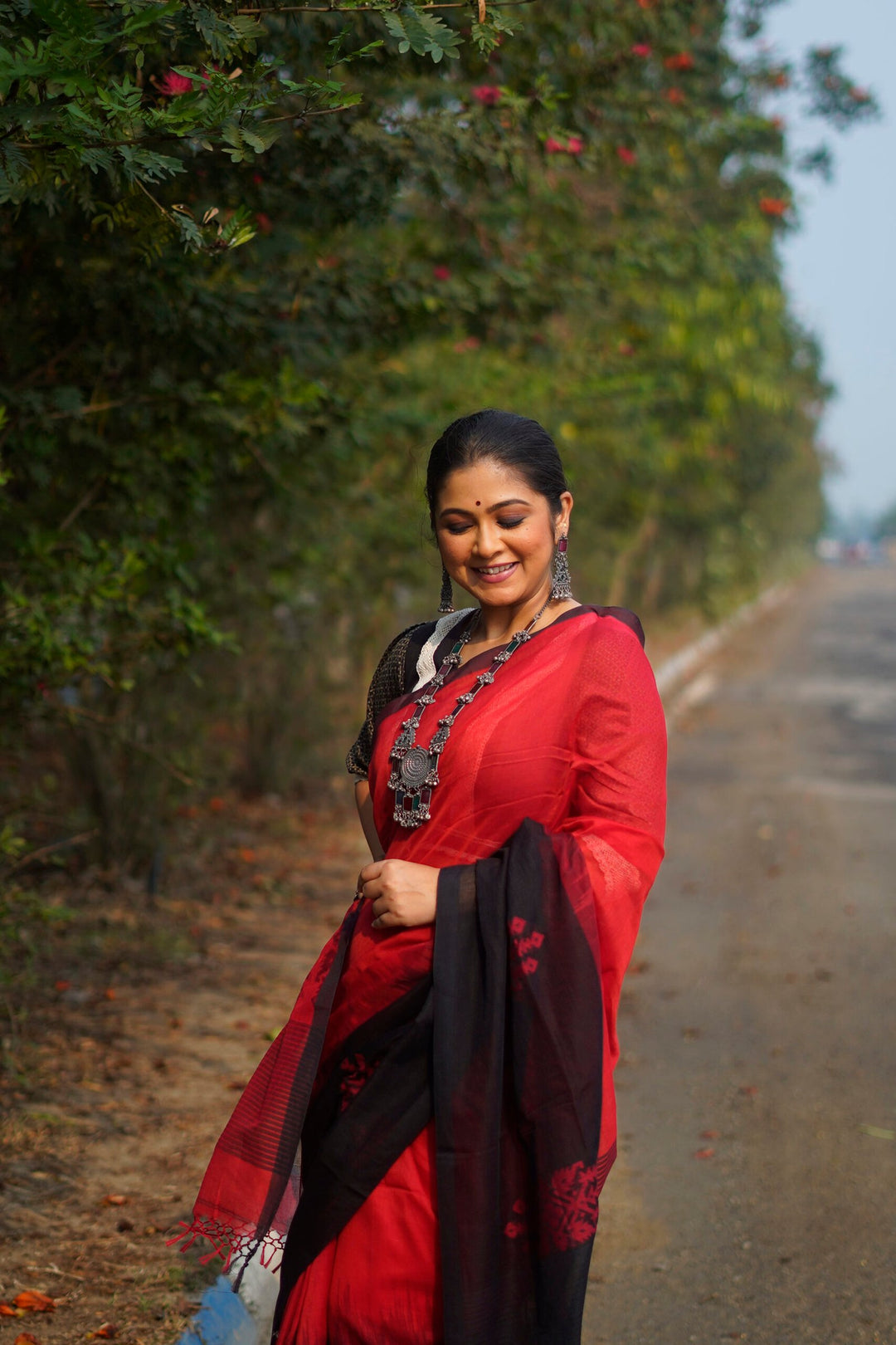 Red Winger Black Bird Mahapar Jamdani Saree