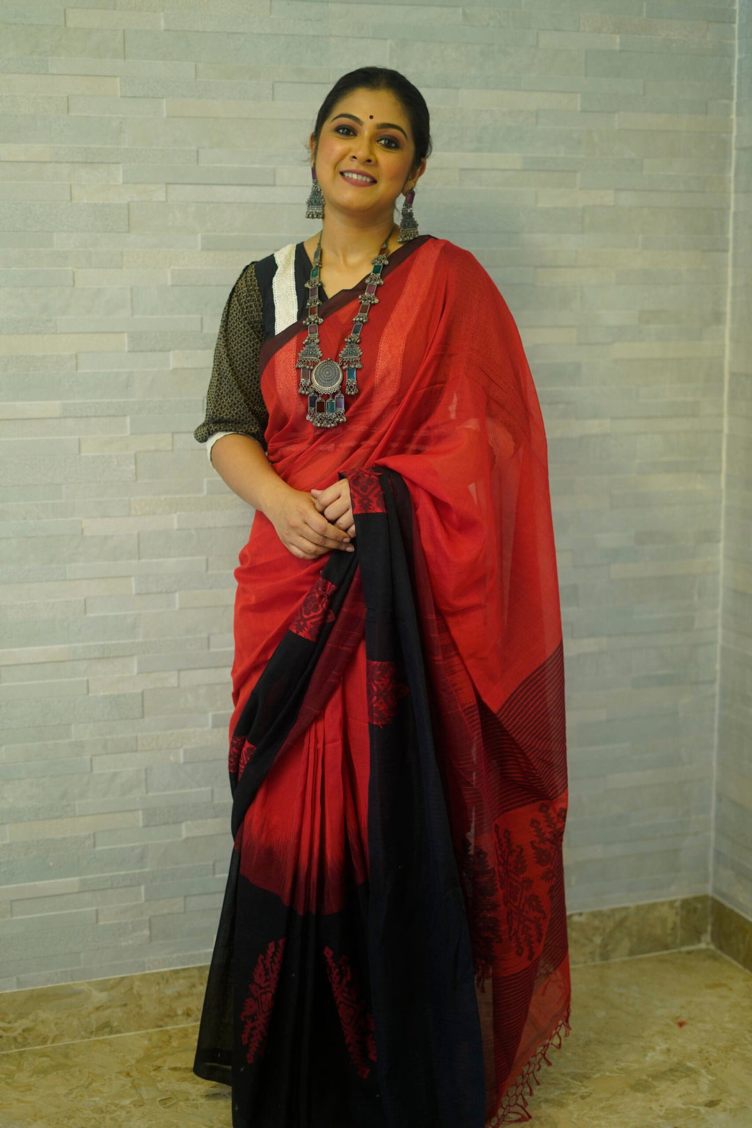 Red Winger Black Bird Mahapar Jamdani Saree