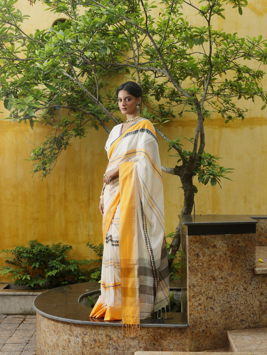 Sunday Matinee White Cotton Jamdani Saree