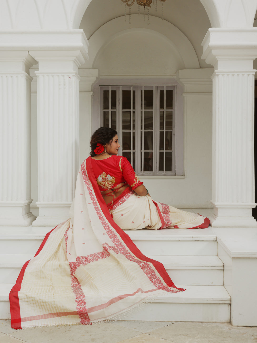 Thakurbari Lal Par Sada Cotton Jamdani Saree with Tussar Mahapar