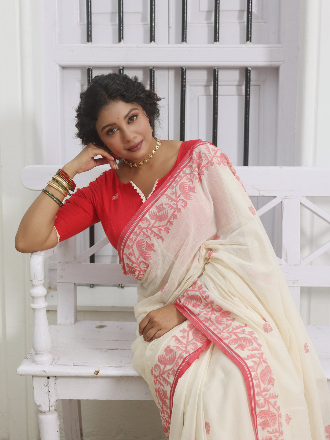 New Empire Classic Lal Par Sada Cotton Jamdani Saree