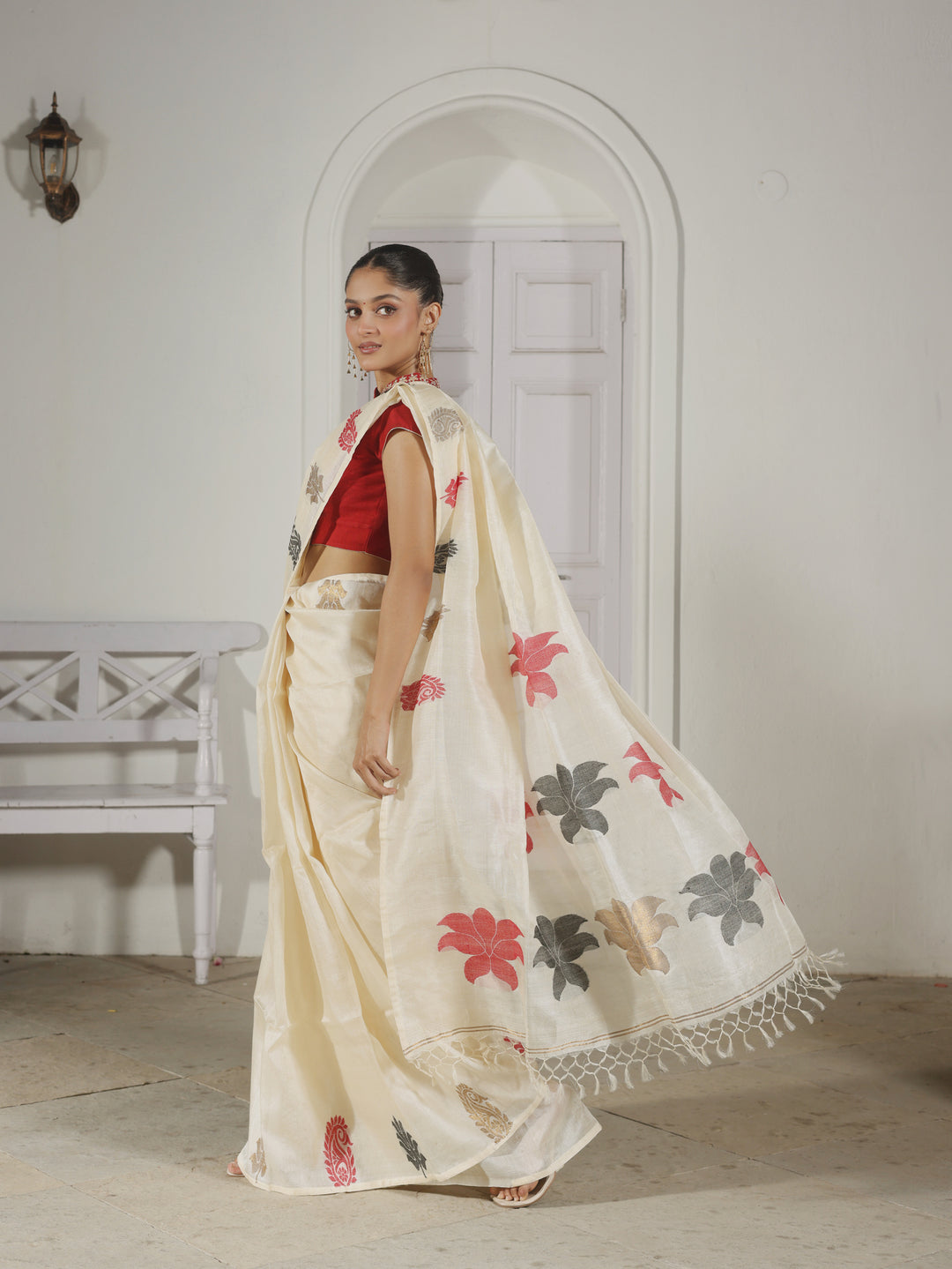 Lotus Arcade White Tussar Silk Jamdani Saree