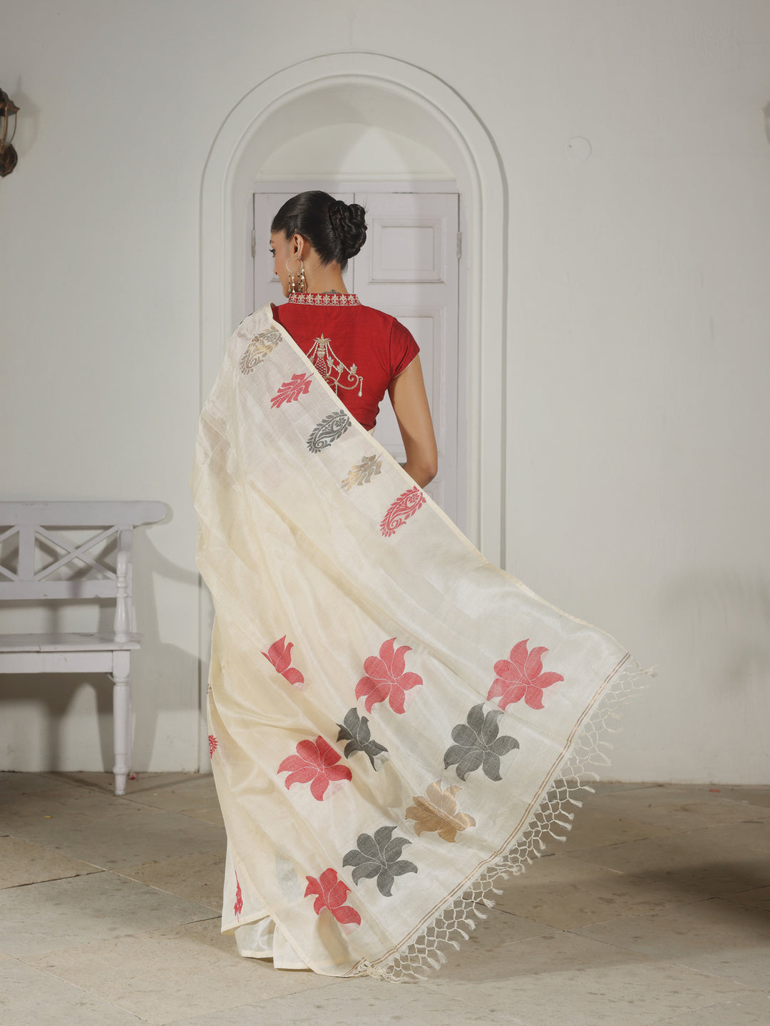 Lotus Arcade White Tussar Silk Jamdani Saree