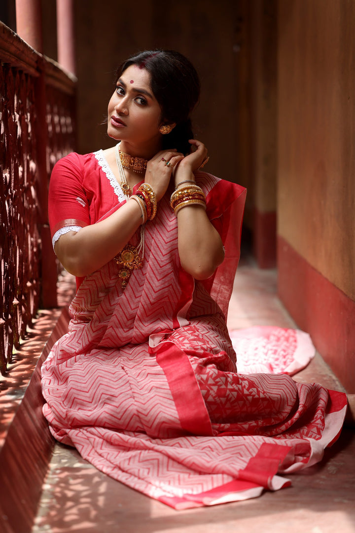 Mrinnmoyi Duimukh Lal Sada Cotton Jamdani Saree - Bothside Draping