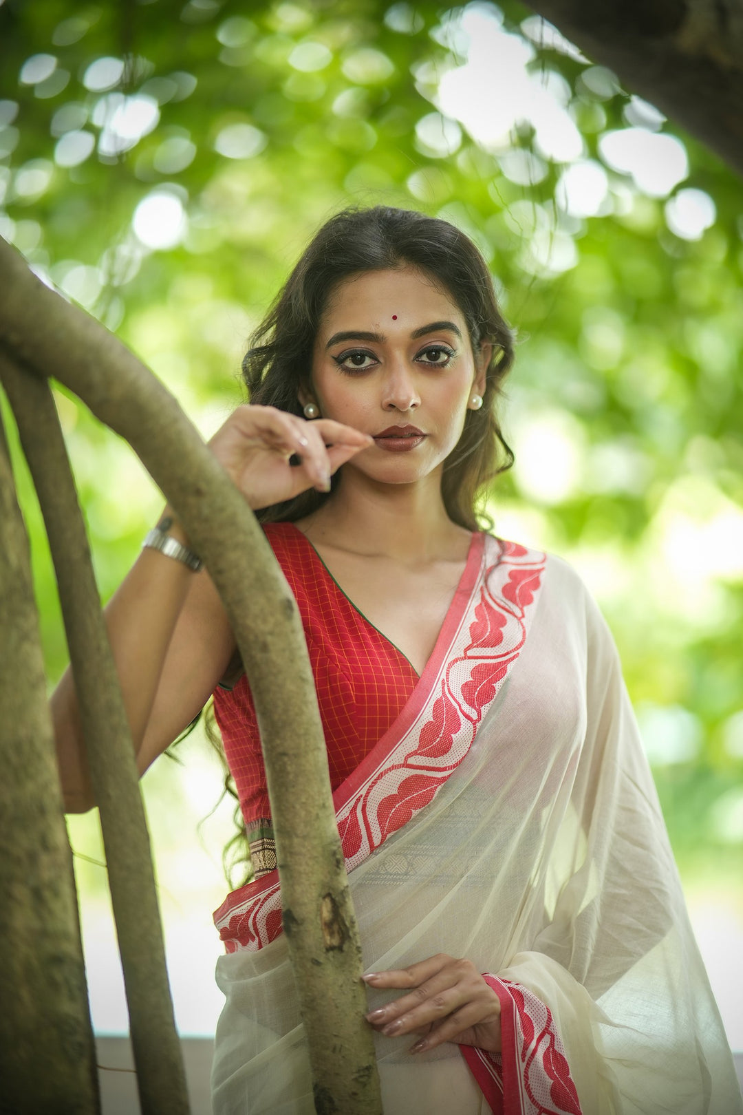 Patralika Lal Sada Jamdani Saree