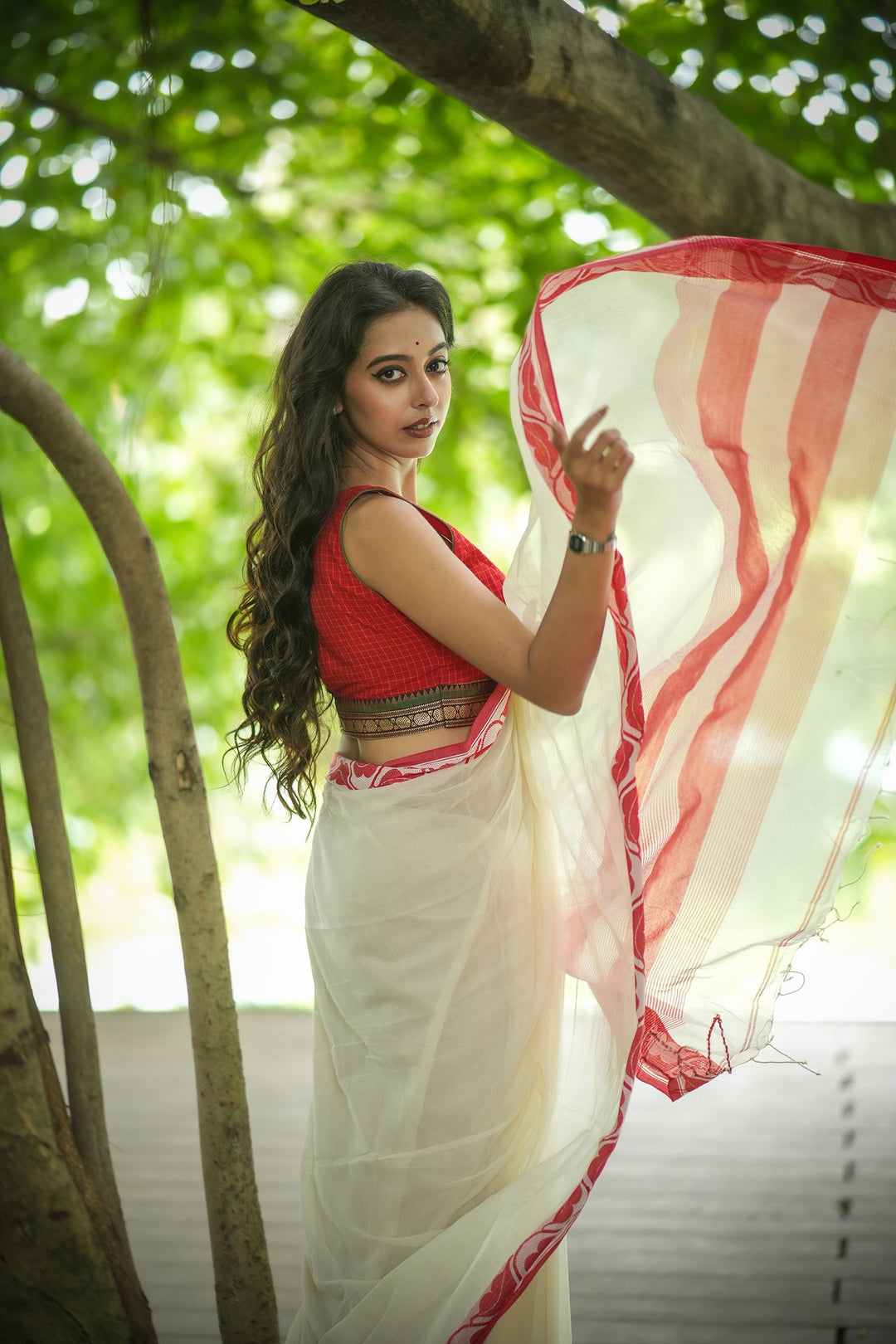 Patralika Lal Sada Jamdani Saree