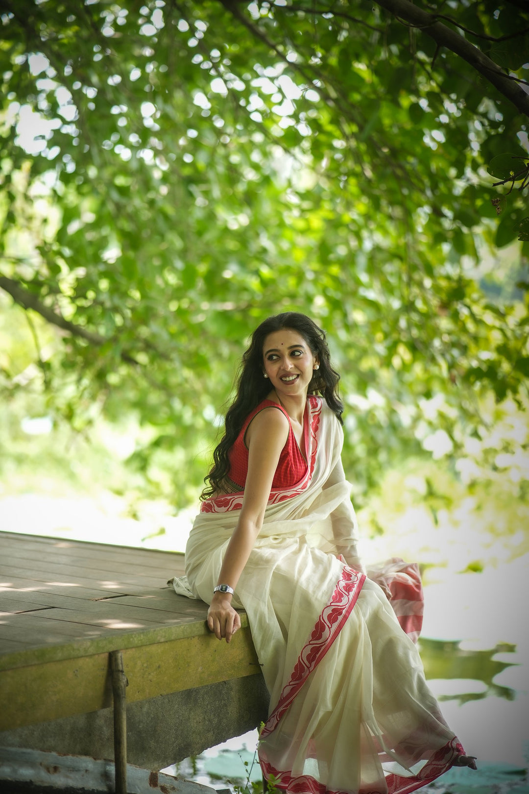 Patralika Lal Sada Jamdani Saree