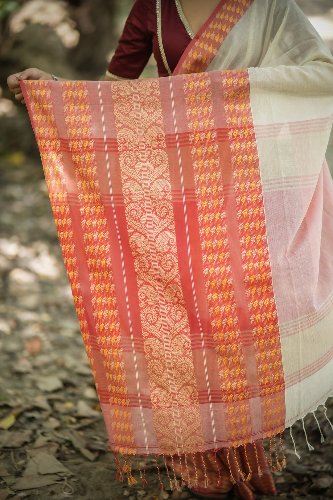 Mahapaar Alpona Lal Sada Handloom Jamdani Saree