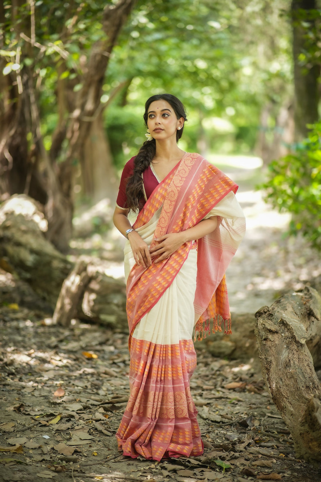 Mahapaar Alpona Lal Sada Handloom Jamdani Saree