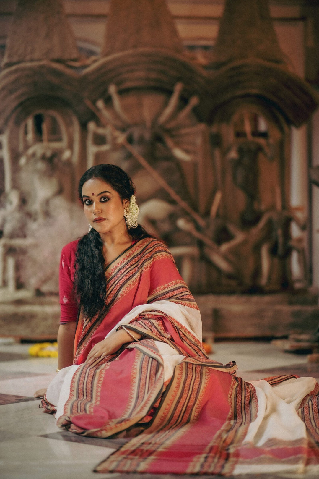 Bonedi Collection – Trinetra Lal Sada Mahapar Jamdani