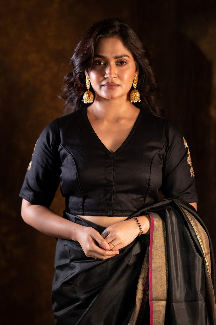 Kan Jhumko Gahana Zari Silk Blouse