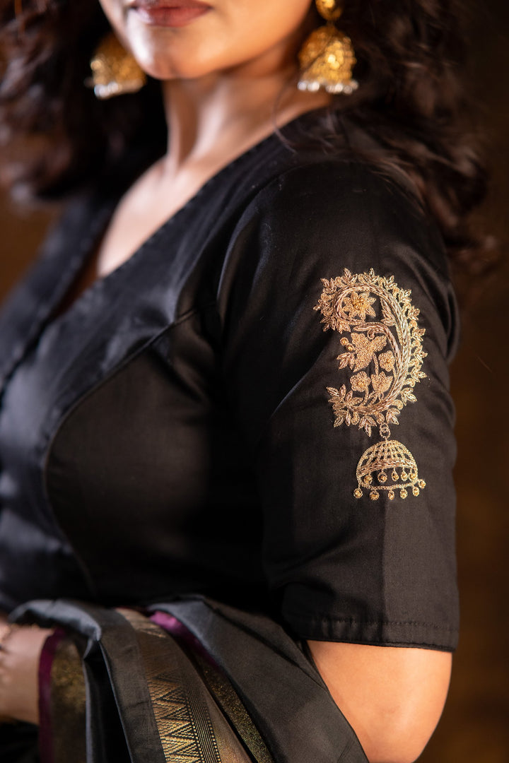 Kan Jhumko Gahana Zari Silk Blouse