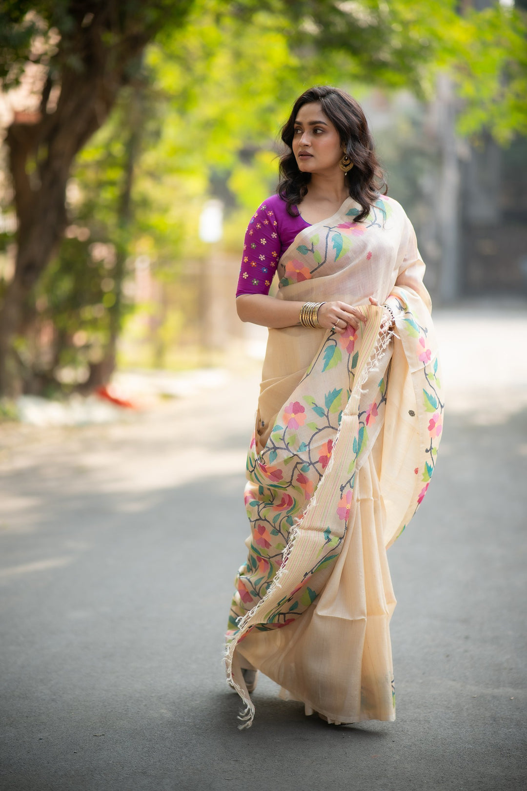 Gachhi Phool Jamdani – Pure Tussar Silk Saree with Handwoven Floral Needlework