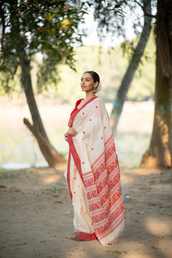 Shakuntala Lal Sada Baluchari Cotton Saree
