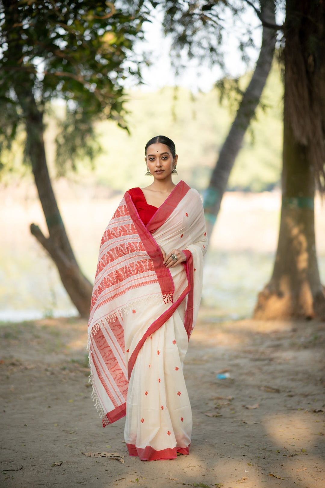 Shakuntala Lal Sada Baluchari Cotton Saree