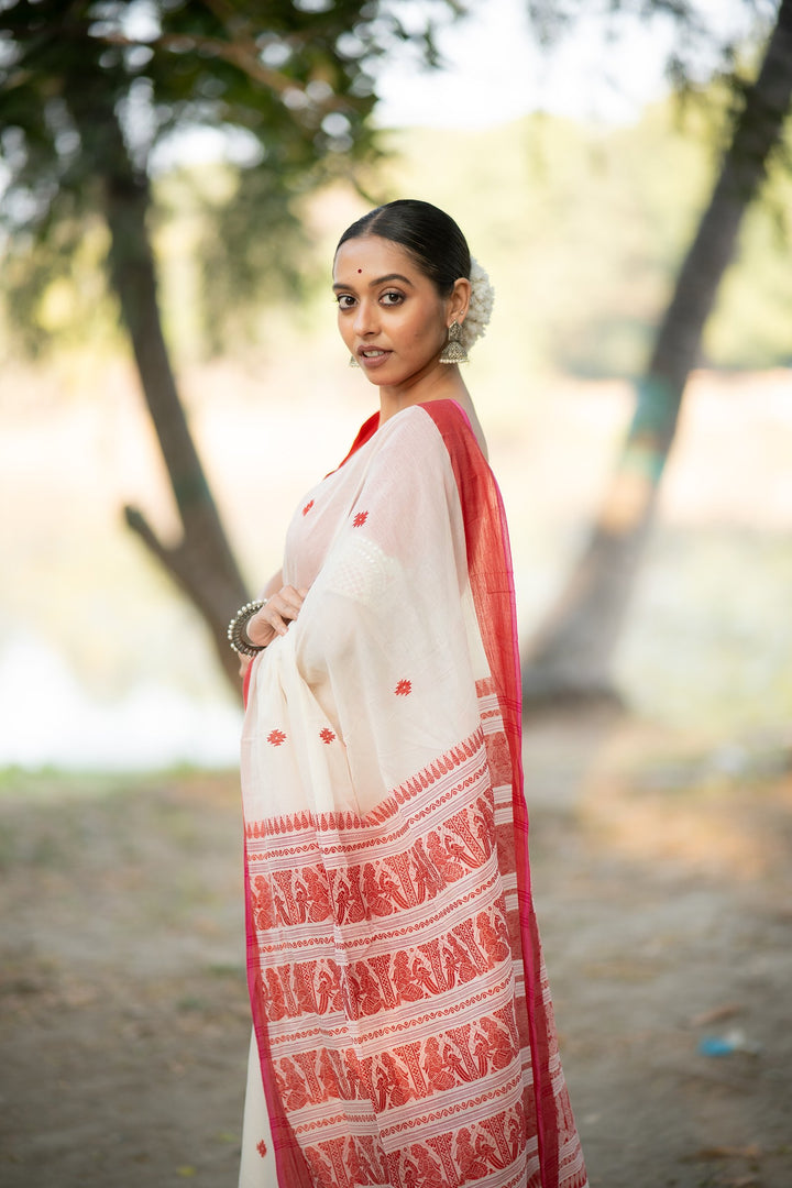 Shakuntala Lal Sada Baluchari Cotton Saree