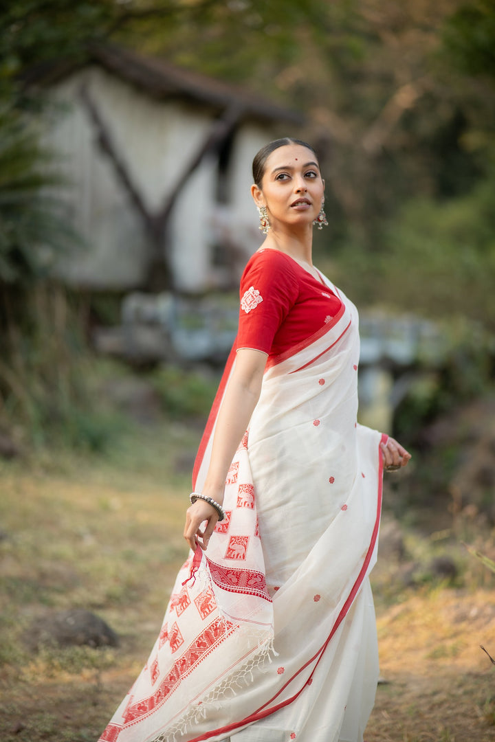GajMayur – Lal Sada Baluchari Cotton Saree