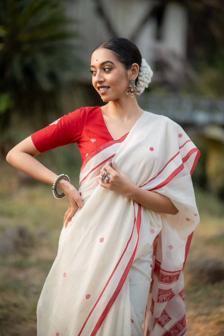 GajMayur – Lal Sada Baluchari Cotton Saree