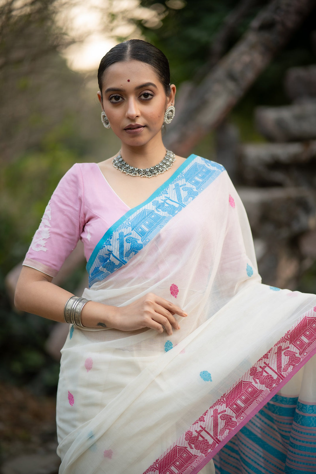 Akashi Golap – White Cotton Baluchari Saree