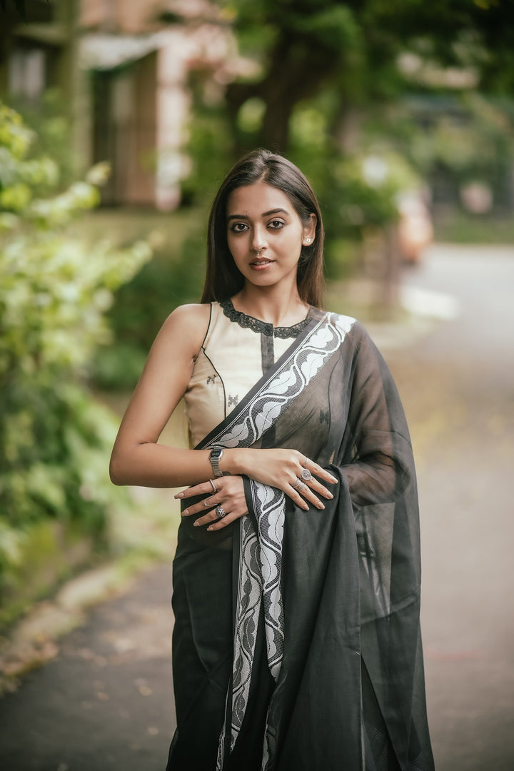 Kajallata Cotton Jamdani Saree – Black Handloom Elegance with White Leaf Motifs