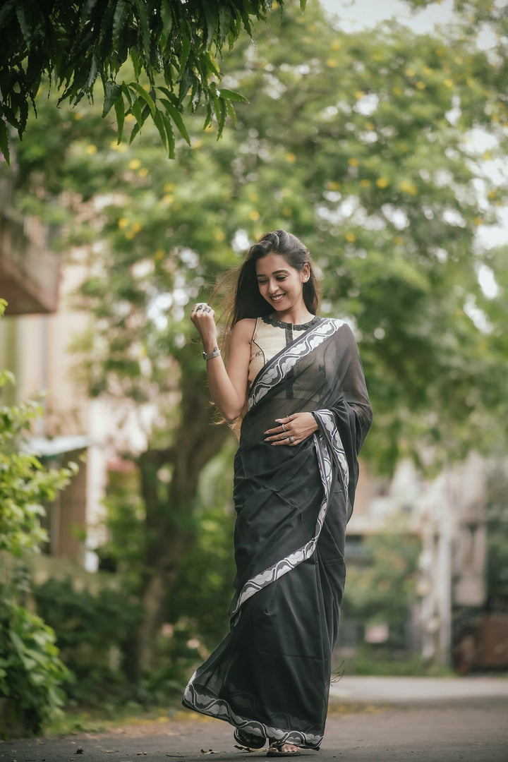 Kajallata Cotton Jamdani Saree – Black Handloom Elegance with White Leaf Motifs