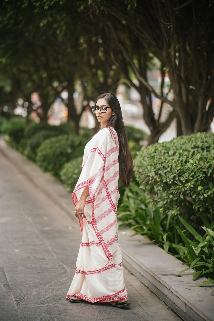Lata Lal Sada Cotton Jamdani Saree – Handwoven Red Floral Stripes on White
