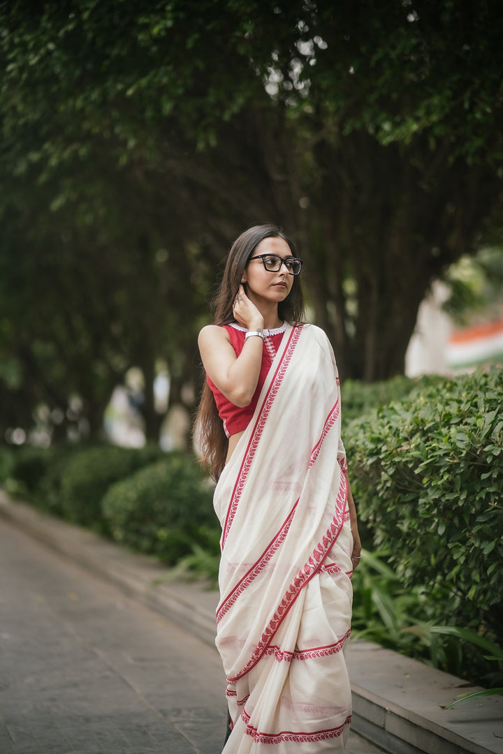 Lata Lal Sada Cotton Jamdani Saree – Handwoven Red Floral Stripes on White
