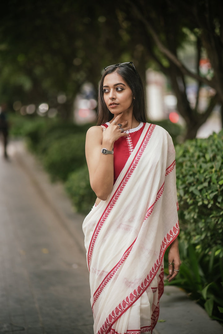 Lata Lal Sada Cotton Jamdani Saree – Handwoven Red Floral Stripes on White