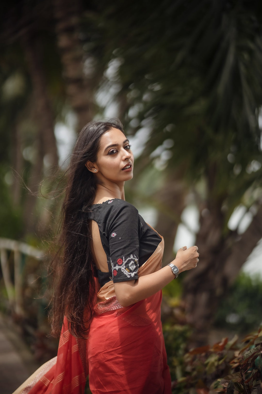 Kajallata Cotton Jamdani Blouse – Frilled Neckline with Graceful Inverted U-Back