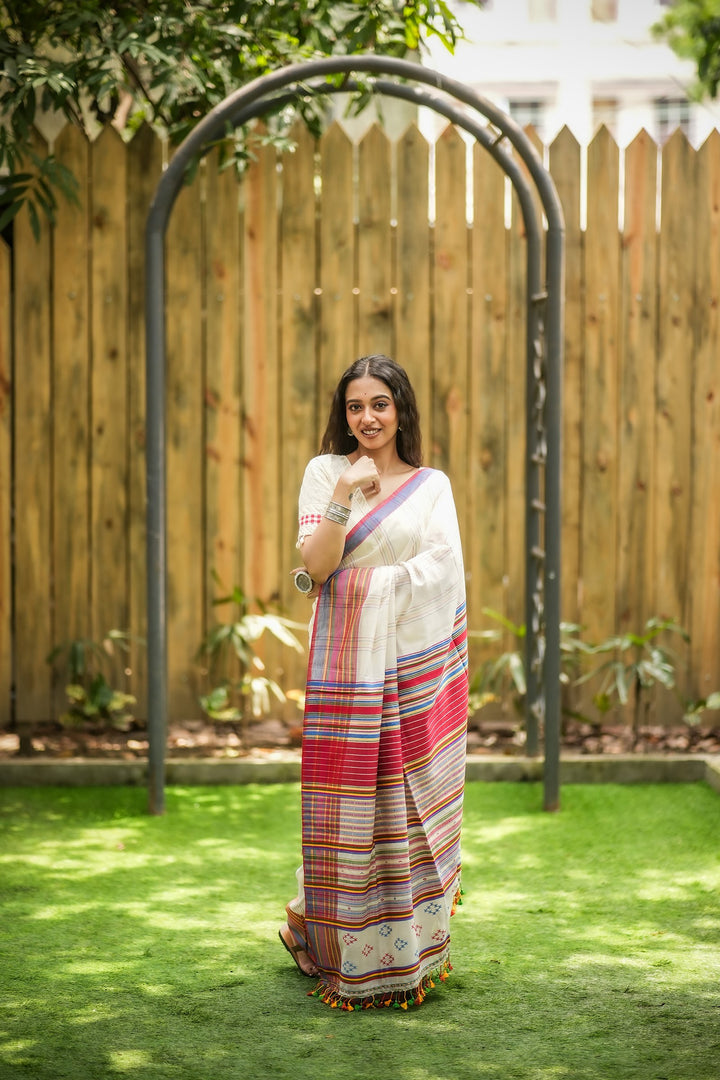 Threaded Tales: Kutch Weave on Handloom Cotton