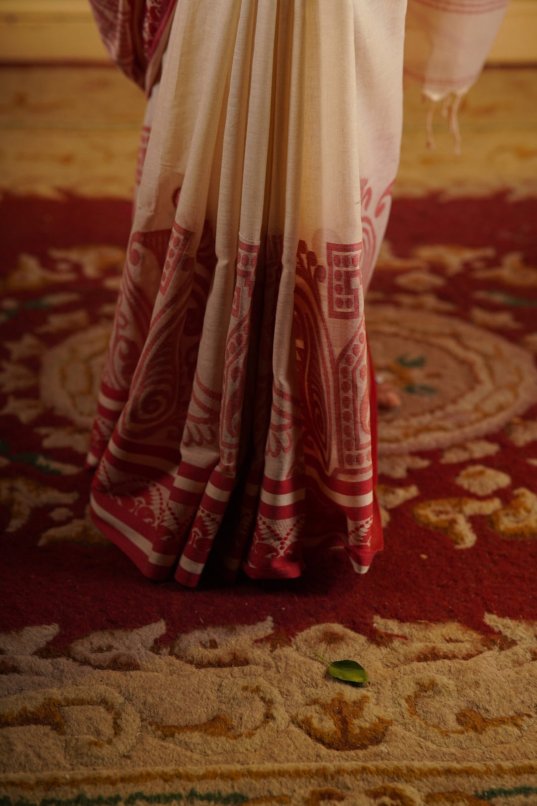 Alpona Jamdani saree online