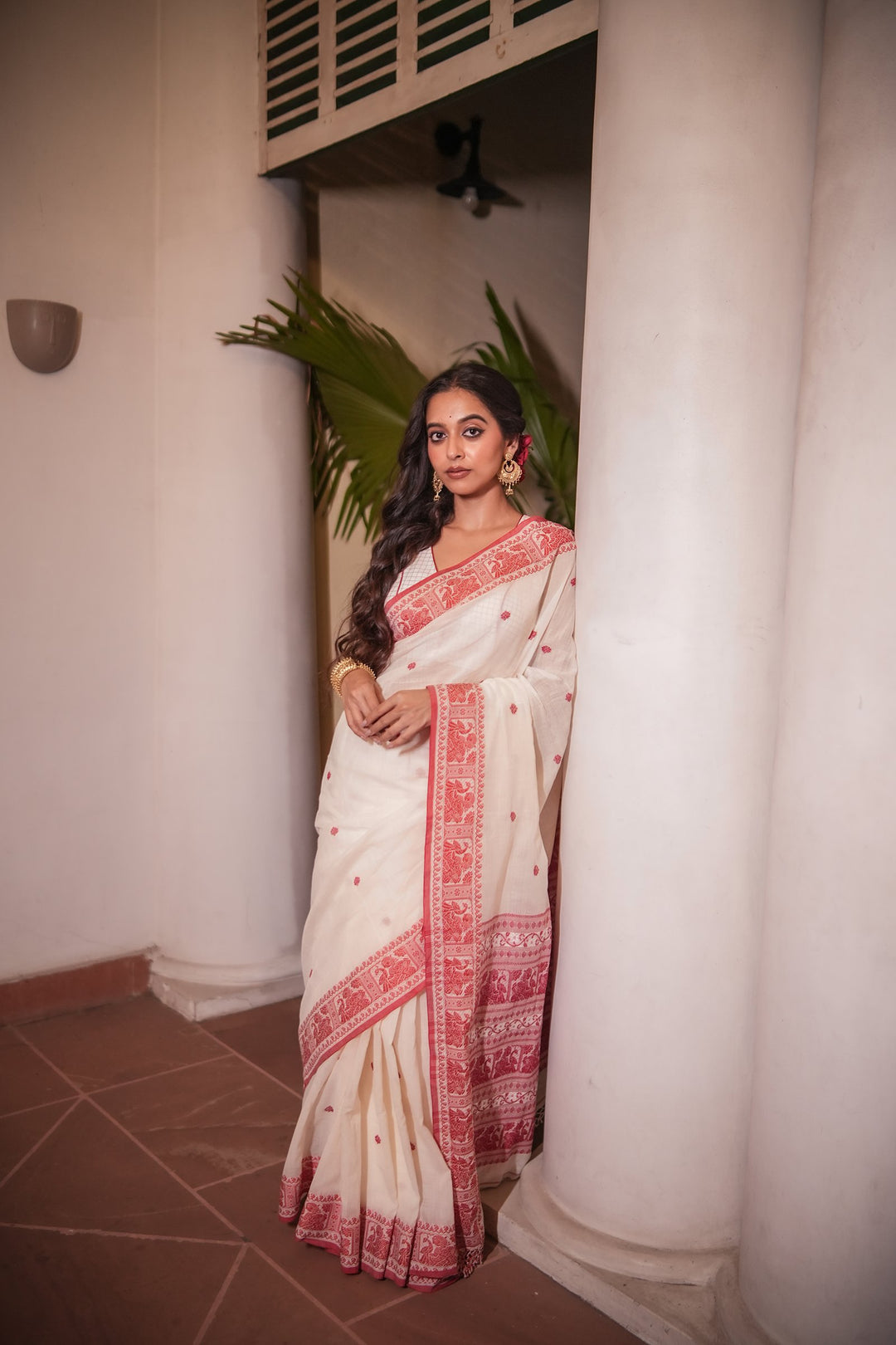 Kahini Katha: Lal Sada Handwoven Cotton Baluchari Saree