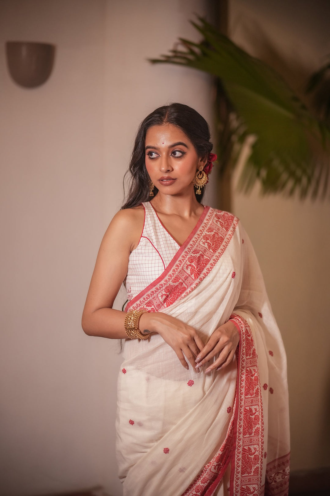 Kahini Katha: Lal Sada Handwoven Cotton Baluchari Saree
