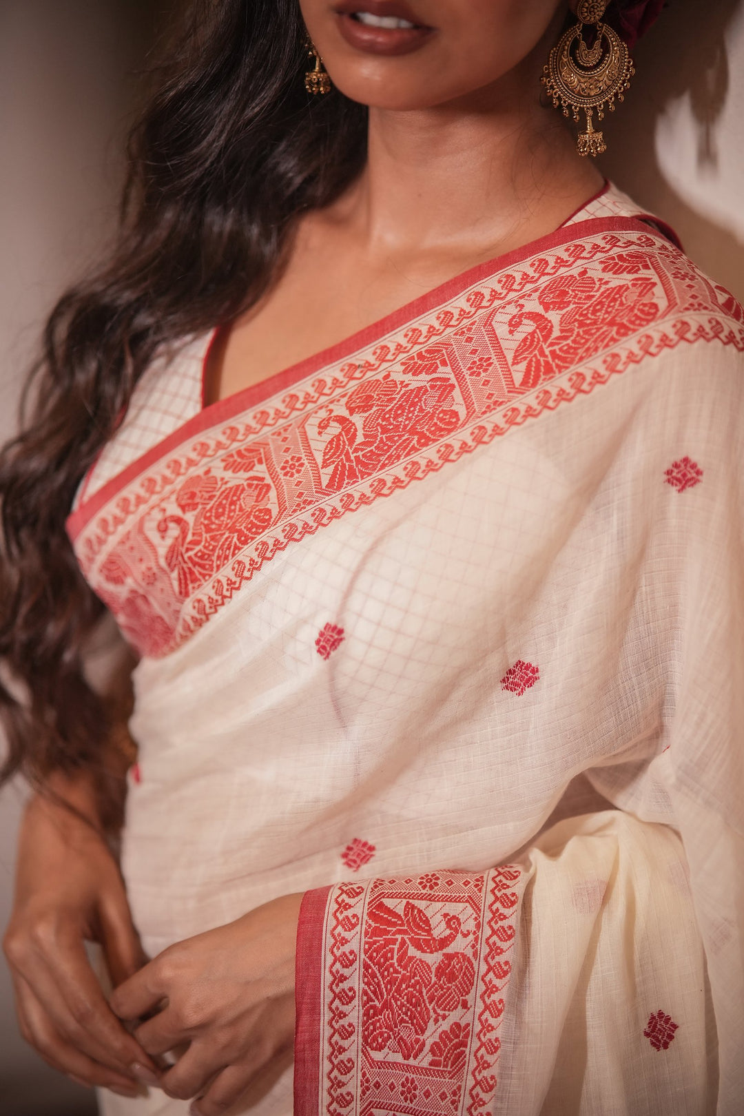 Kahini Katha: Lal Sada Handwoven Cotton Baluchari Saree
