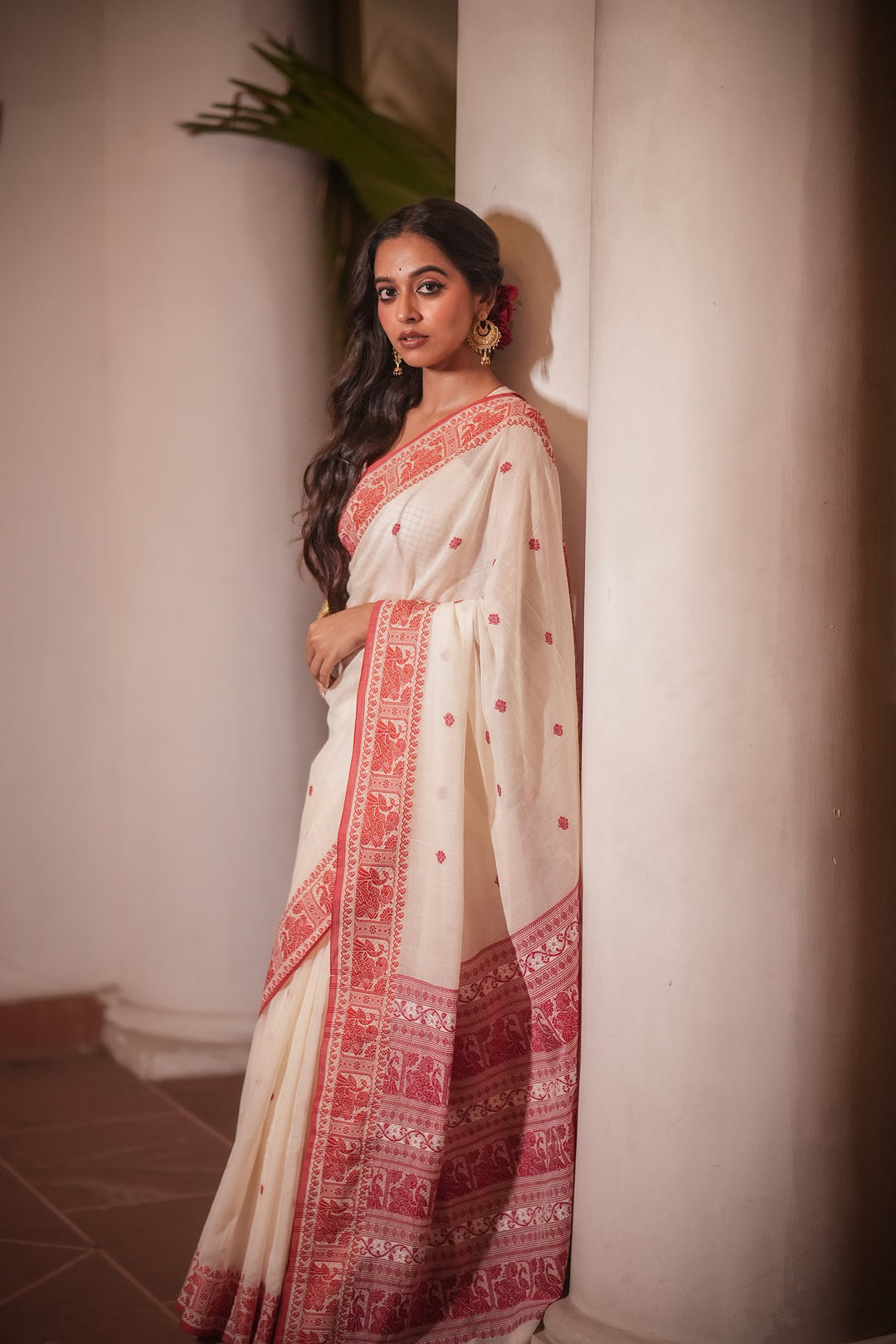 Kahini Katha: Lal Sada Handwoven Cotton Baluchari Saree