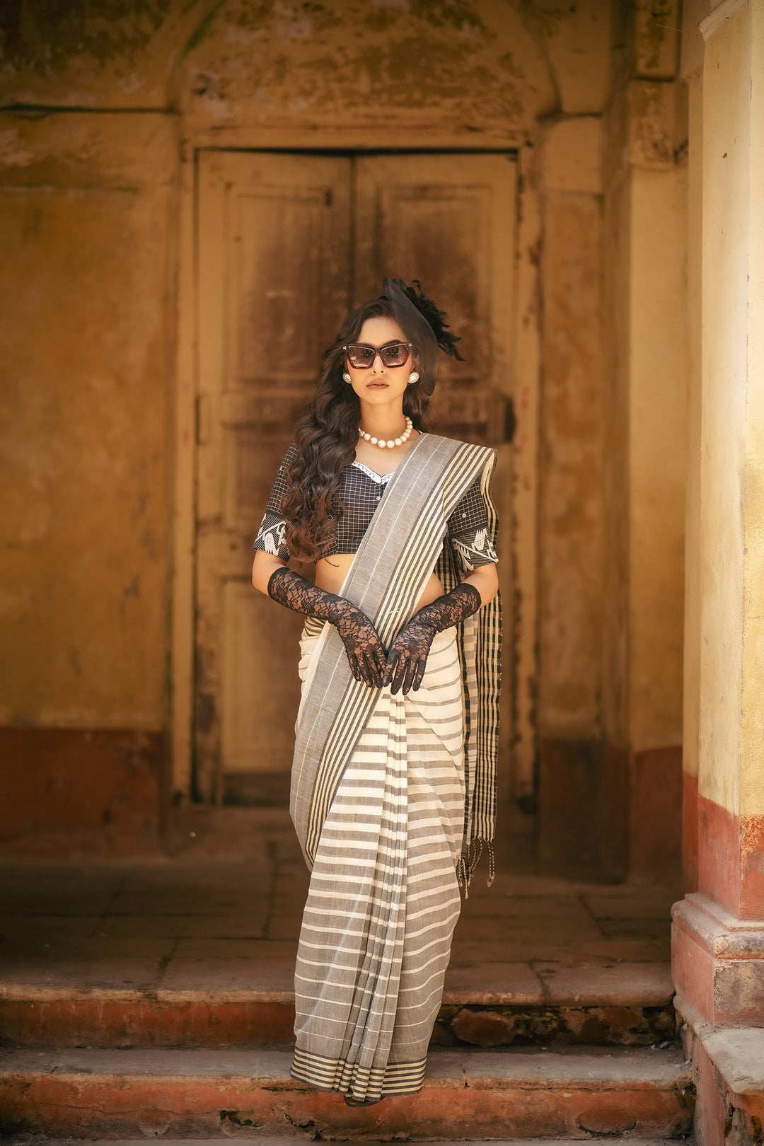 Sada Kalo Tussar Striped Cotton Handloom Saree