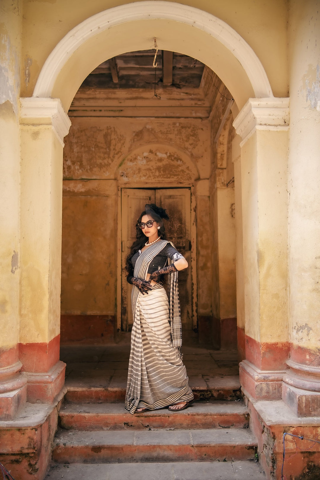 Sada Kalo Tussar Striped Cotton Handloom Saree