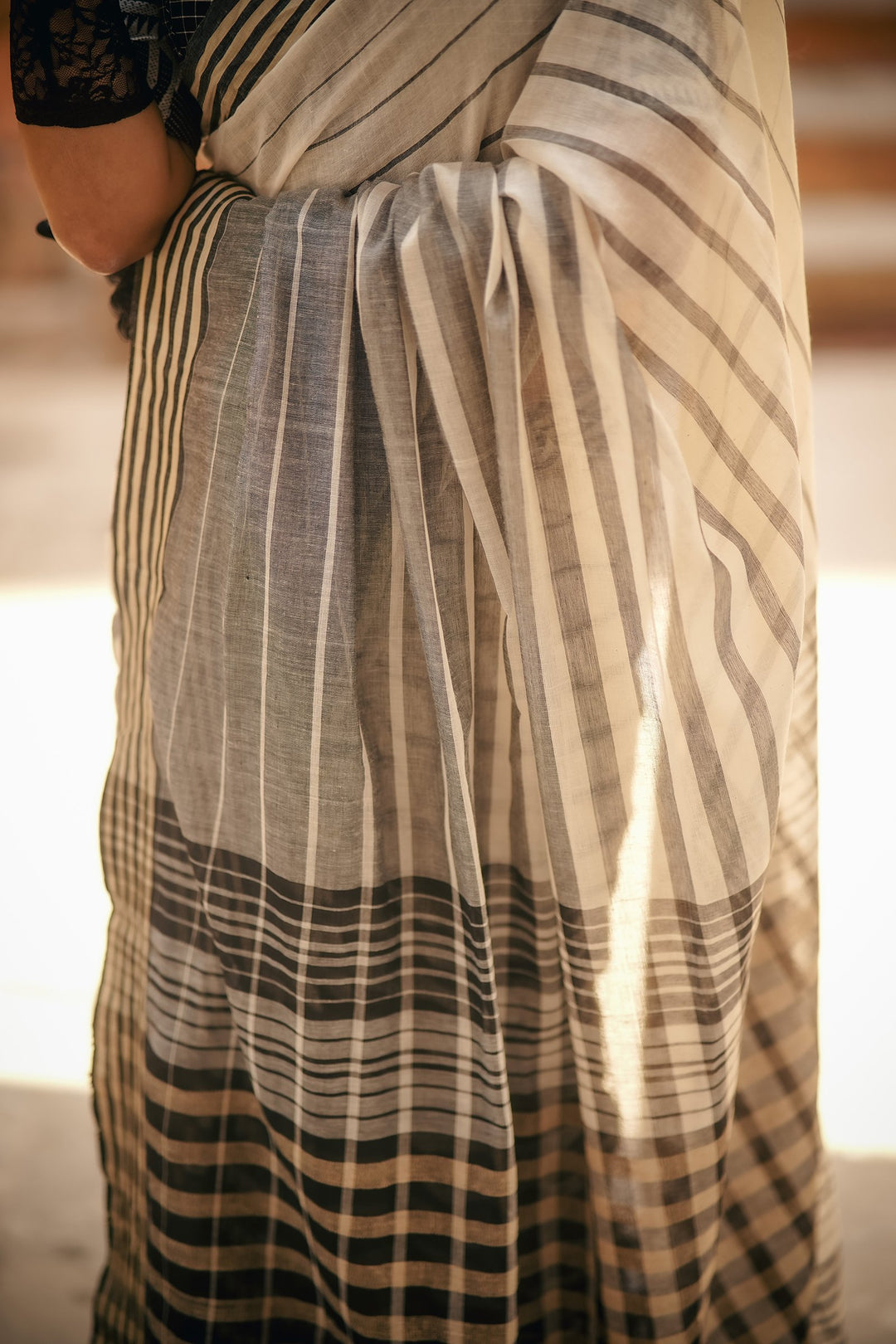 Sada Kalo Tussar Striped Cotton Handloom Saree