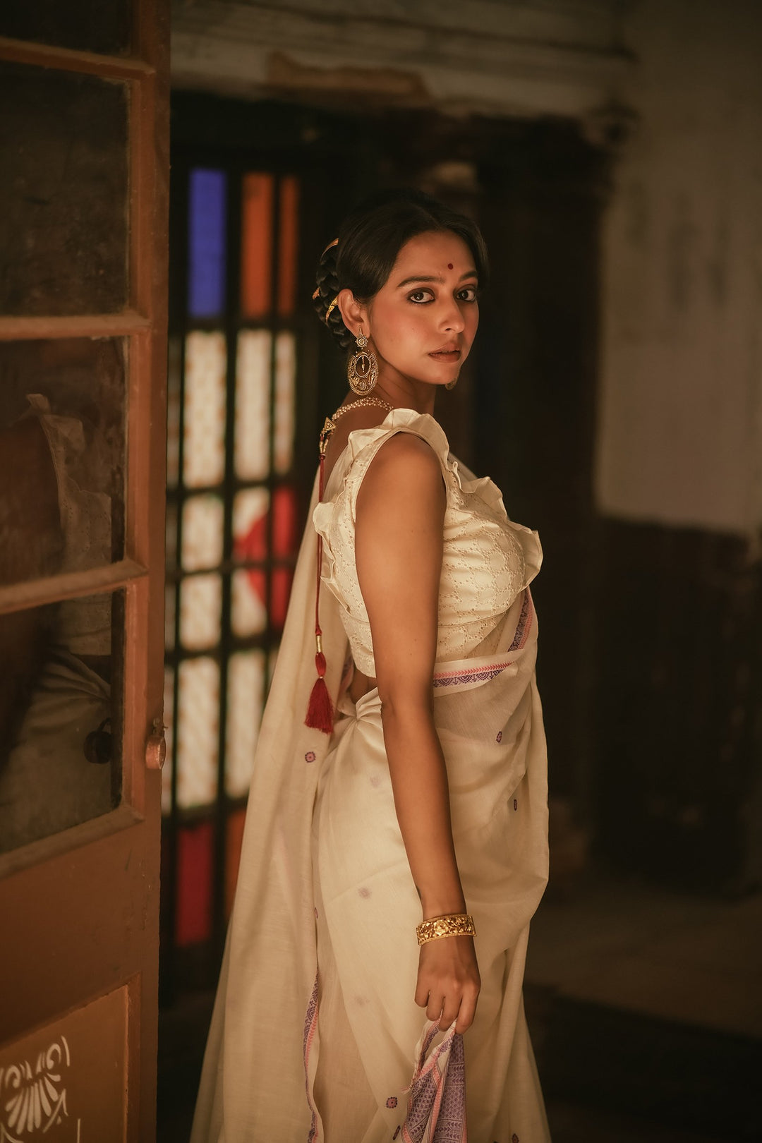 Handwoven Chalchitra Pink Purple Jamdani Saree in White base