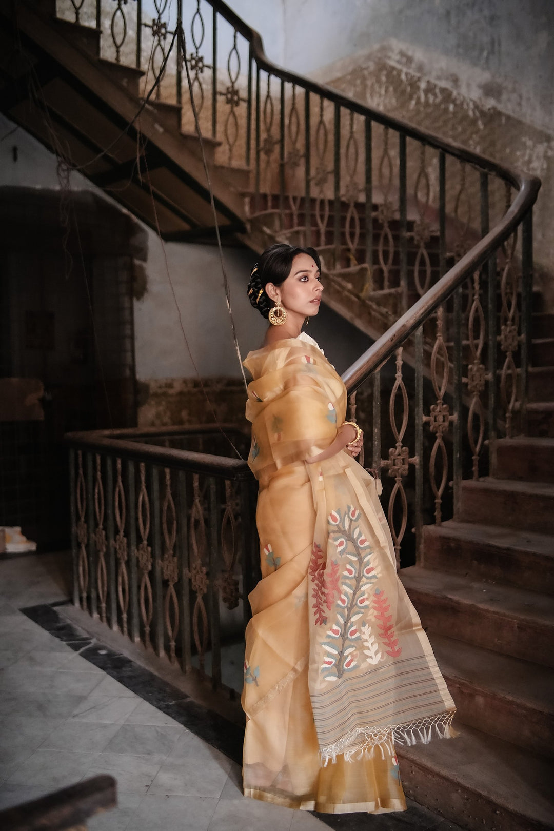 Golden Muslin Jamdani with Handwoven Floral Motifs Saree